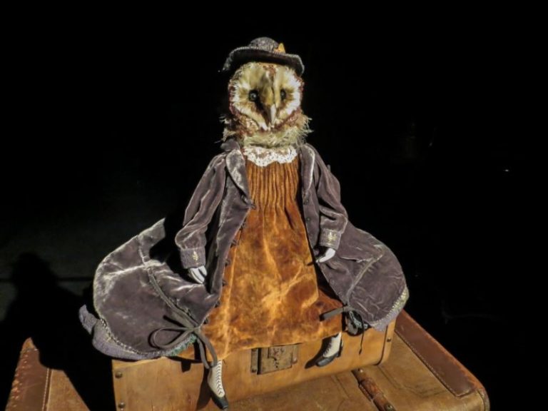 Kviečiame mažuosius į spektaklį „Raudonoji knyga“