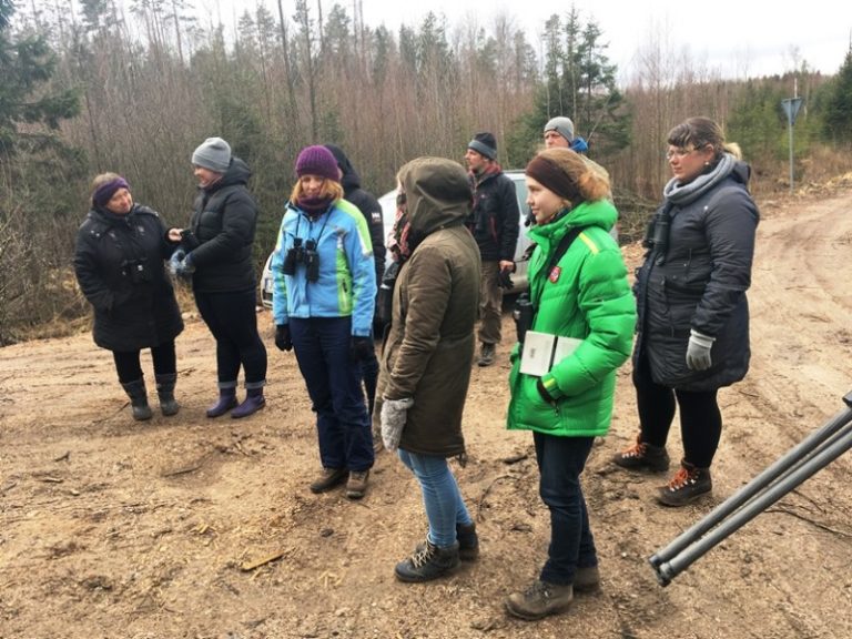 Įvyko pirmoji paukščių pažinimo pamokų išvyka