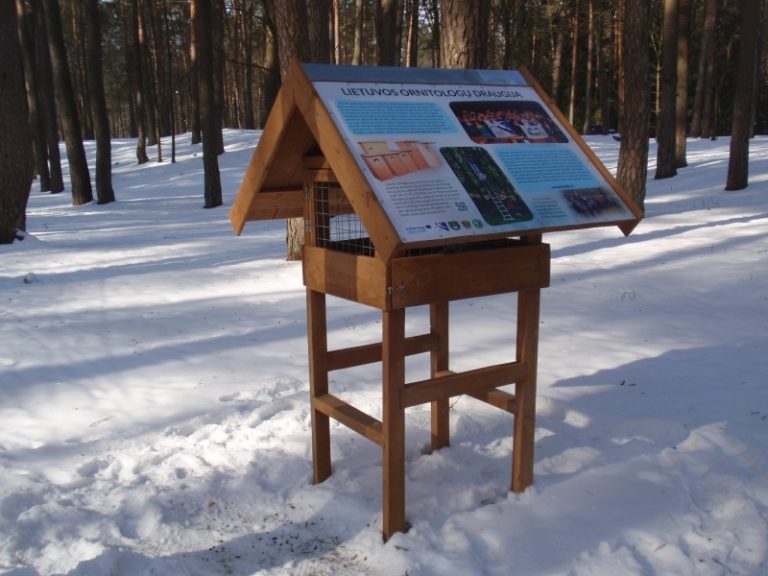 Druskininkuose iškelti inkilai ir įrengtos lesyklos