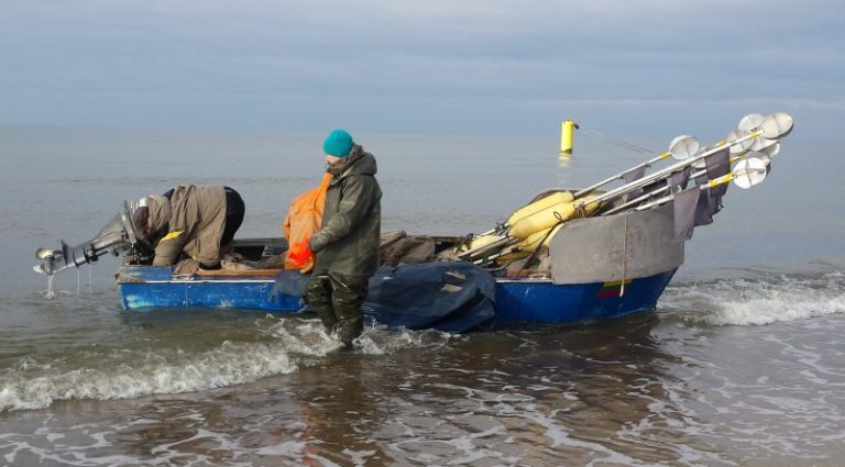 Unikalus Lietuvos ir Ispanijos ekspertų ir žvejų bendradarbiavimo pavyzdys siekiant sumažinti jūros paukščių žūčių skaičių žvejybiniuose įrankiuose Europoje