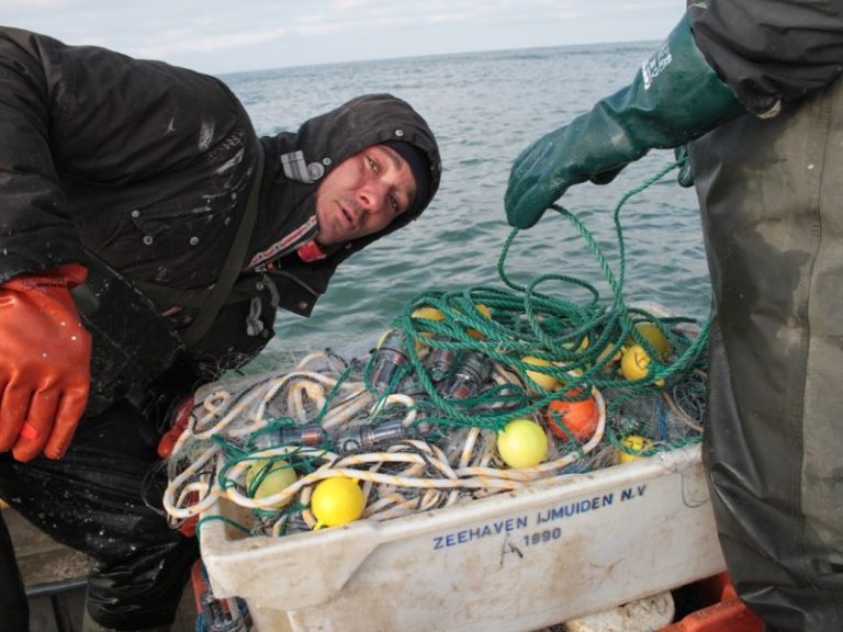 Vandens paukščių priegauda žvejybiniuose tinkluose vis dar aktuali problema Lietuvoje